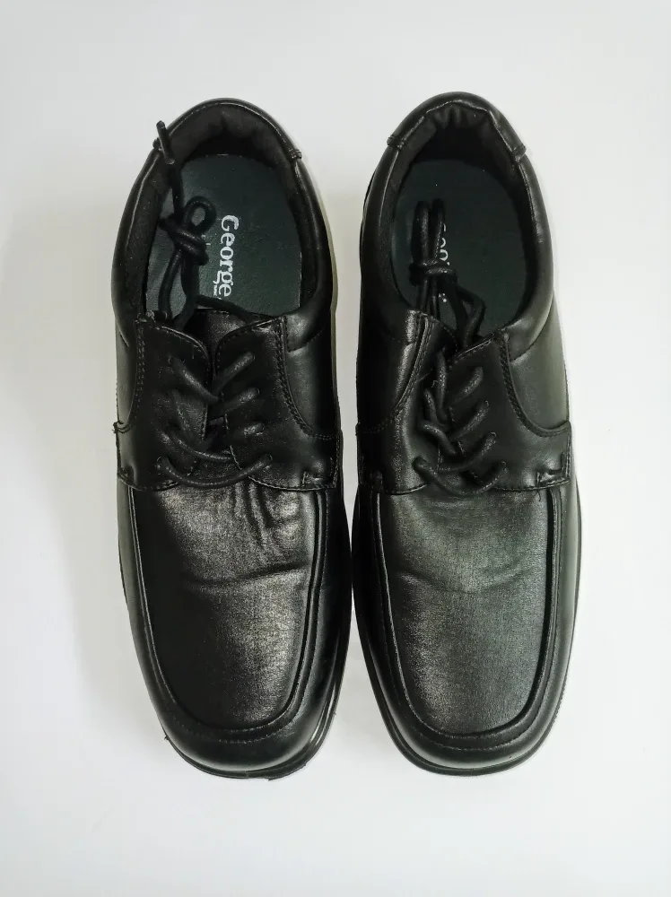 New~Men's Shoes size 8 🥕 thumbnail