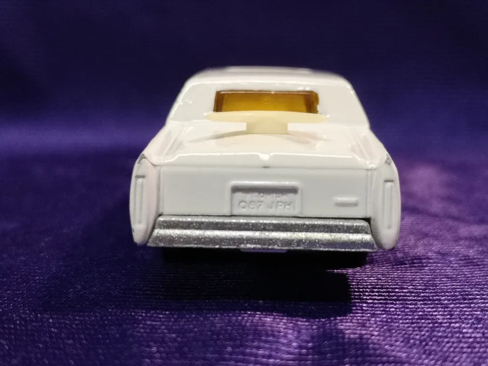 Majorette ~ Cadillac Limousine ~ White image indicator(8)