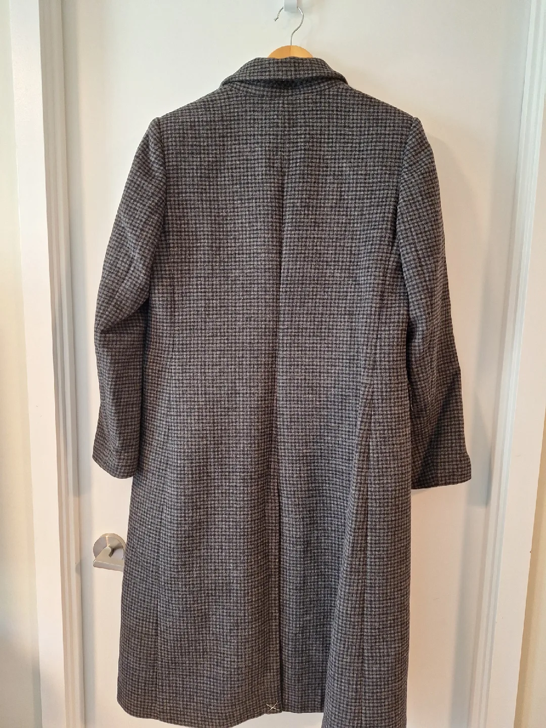Club Monaco Houndstooth Wool Blend Coat - L image indicator(3)