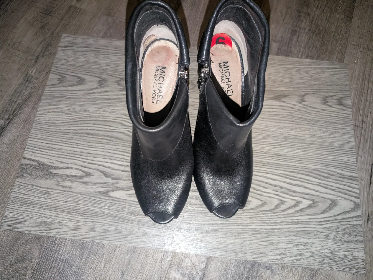 Michael Kors Black Leather Heels Size 6.5 image indicator(6)