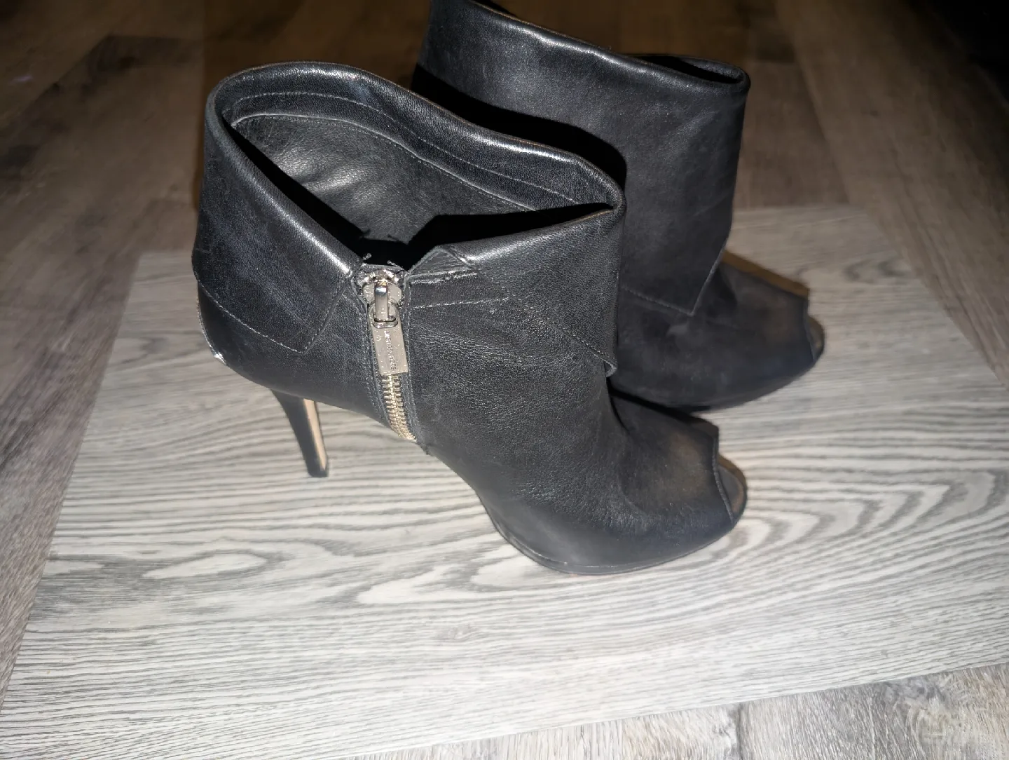 Michael Kors Black Leather Heels Size 6.5 image indicator(8)