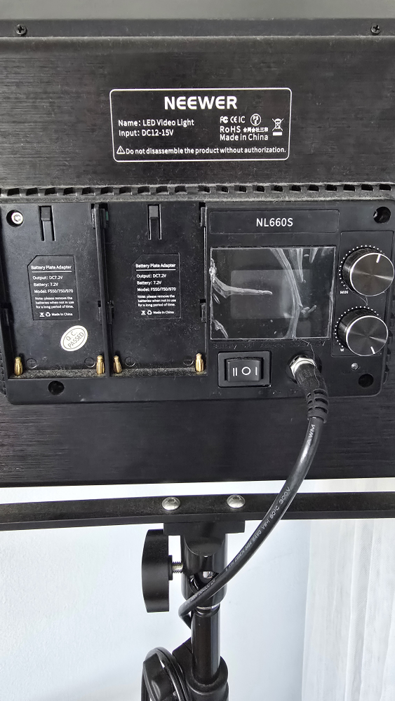 MOVING MUST GO Neewer  LED Video Light With Case and Tripod - photo 5