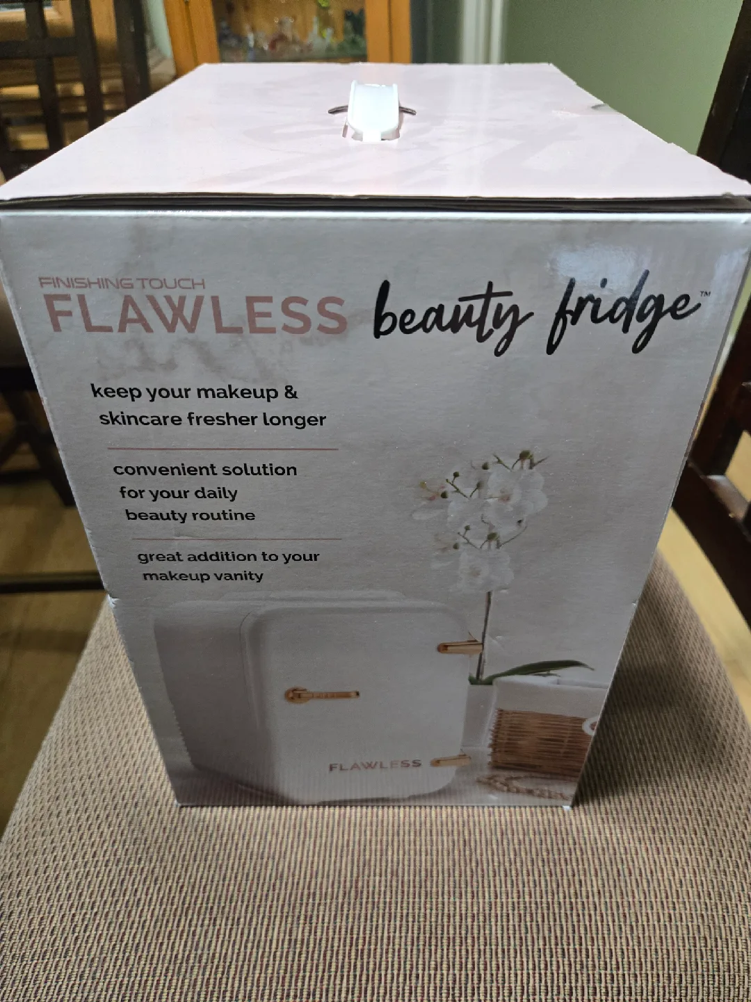 Finishing Touch FTFBFR Flawless Beauty 4L Mini Fridge - White image indicator(2)