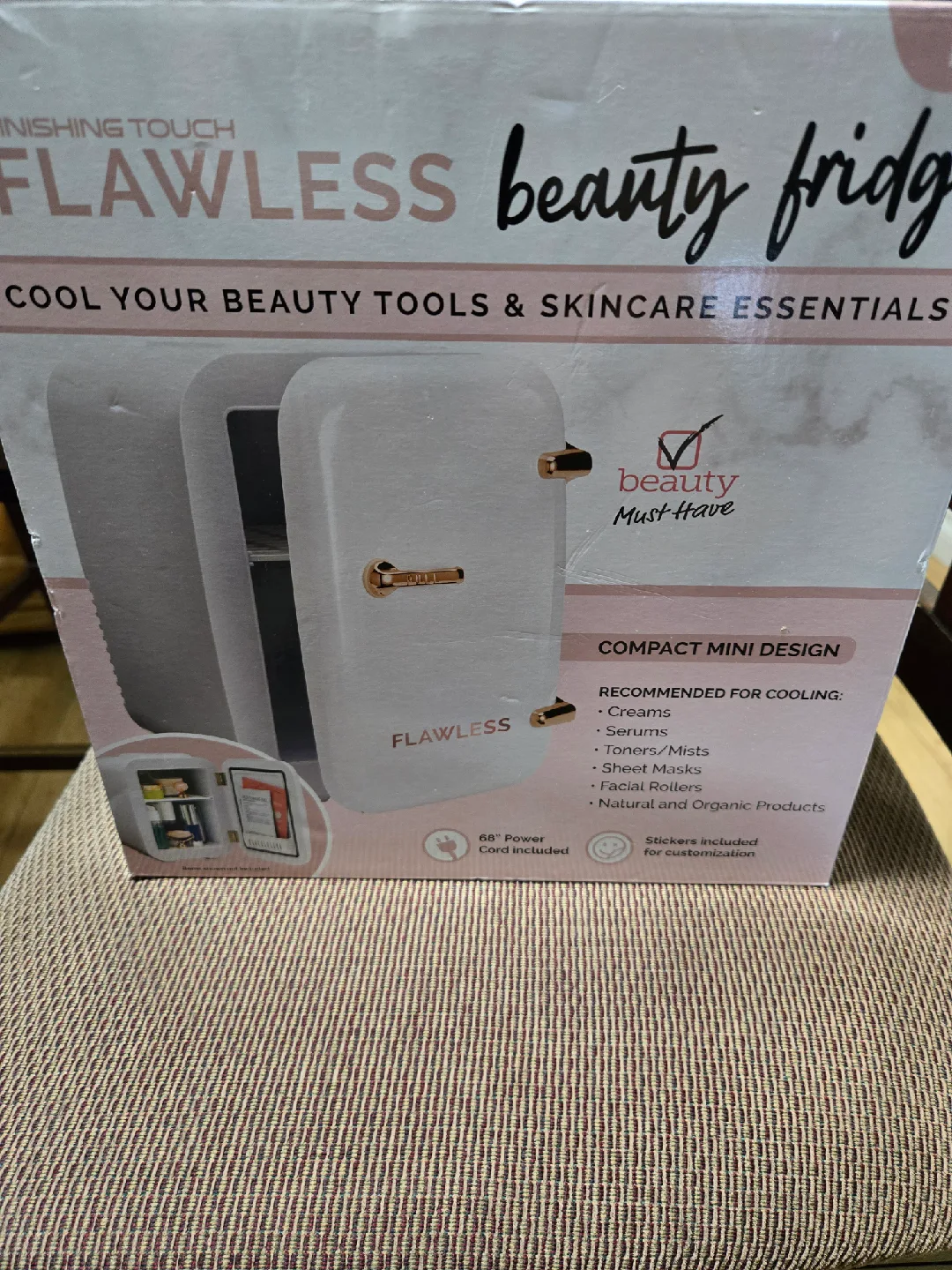 Finishing Touch FTFBFR Flawless Beauty 4L Mini Fridge - White image indicator(3)