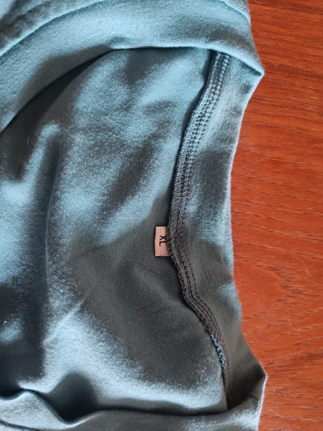 T-shirts with Rainbow Heart Design image indicator(3)