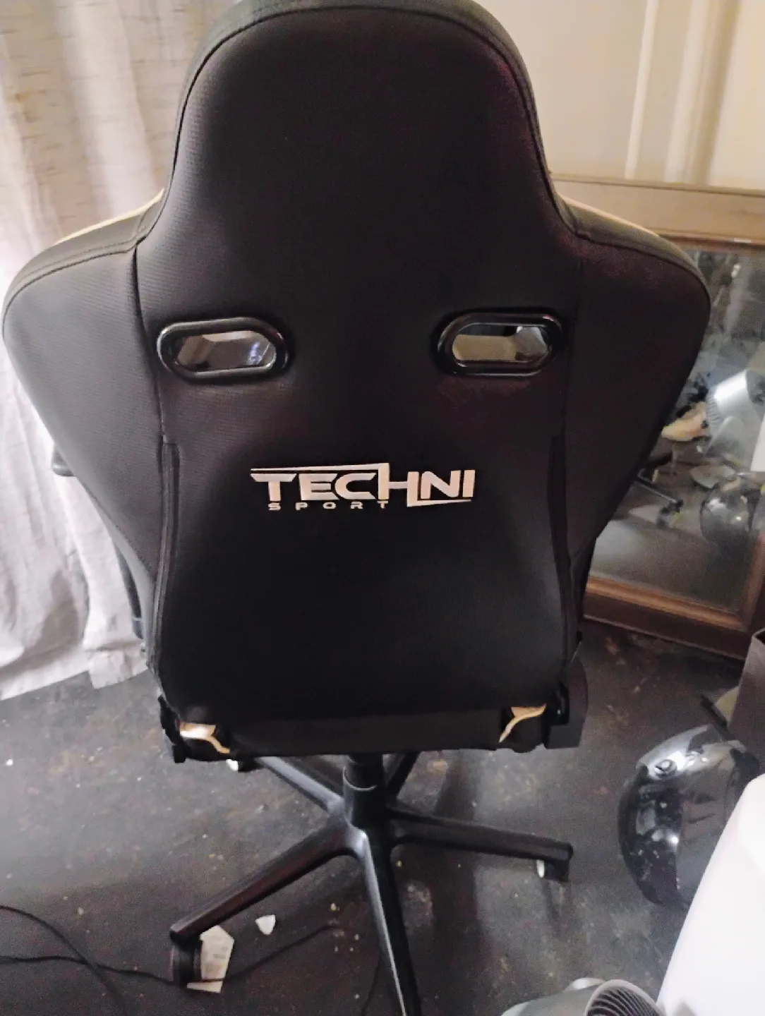 Techni Sport Gaming Chair - Black and White image indicator(2)
