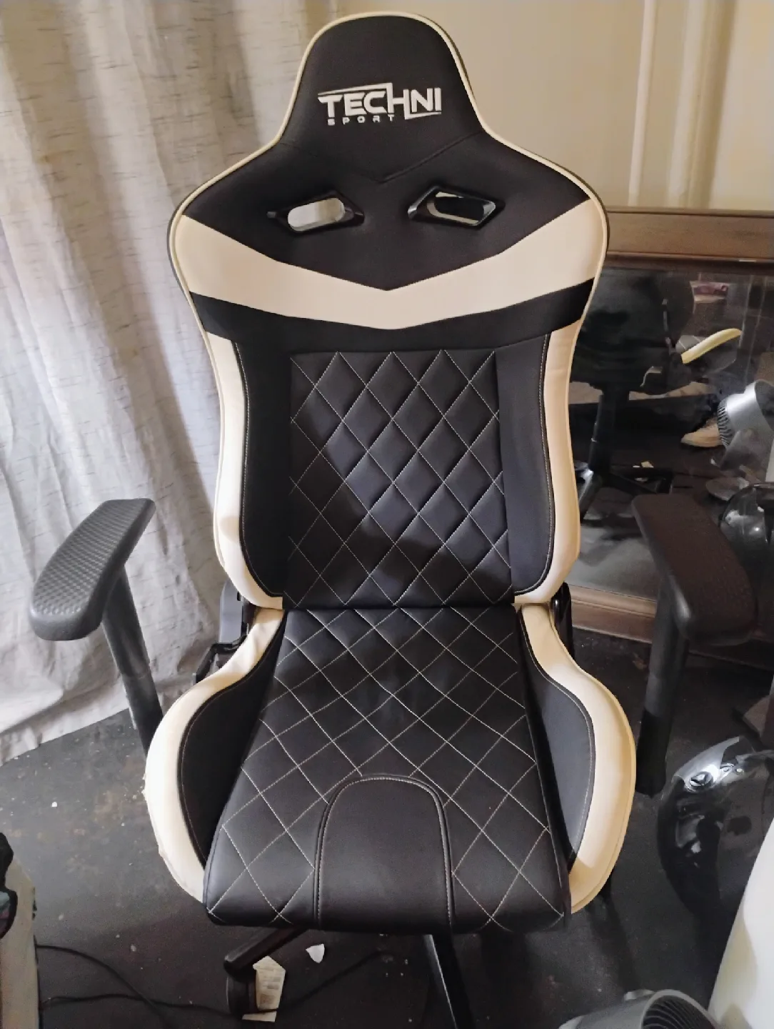 Techni Sport Gaming Chair - Black and White image indicator(3)