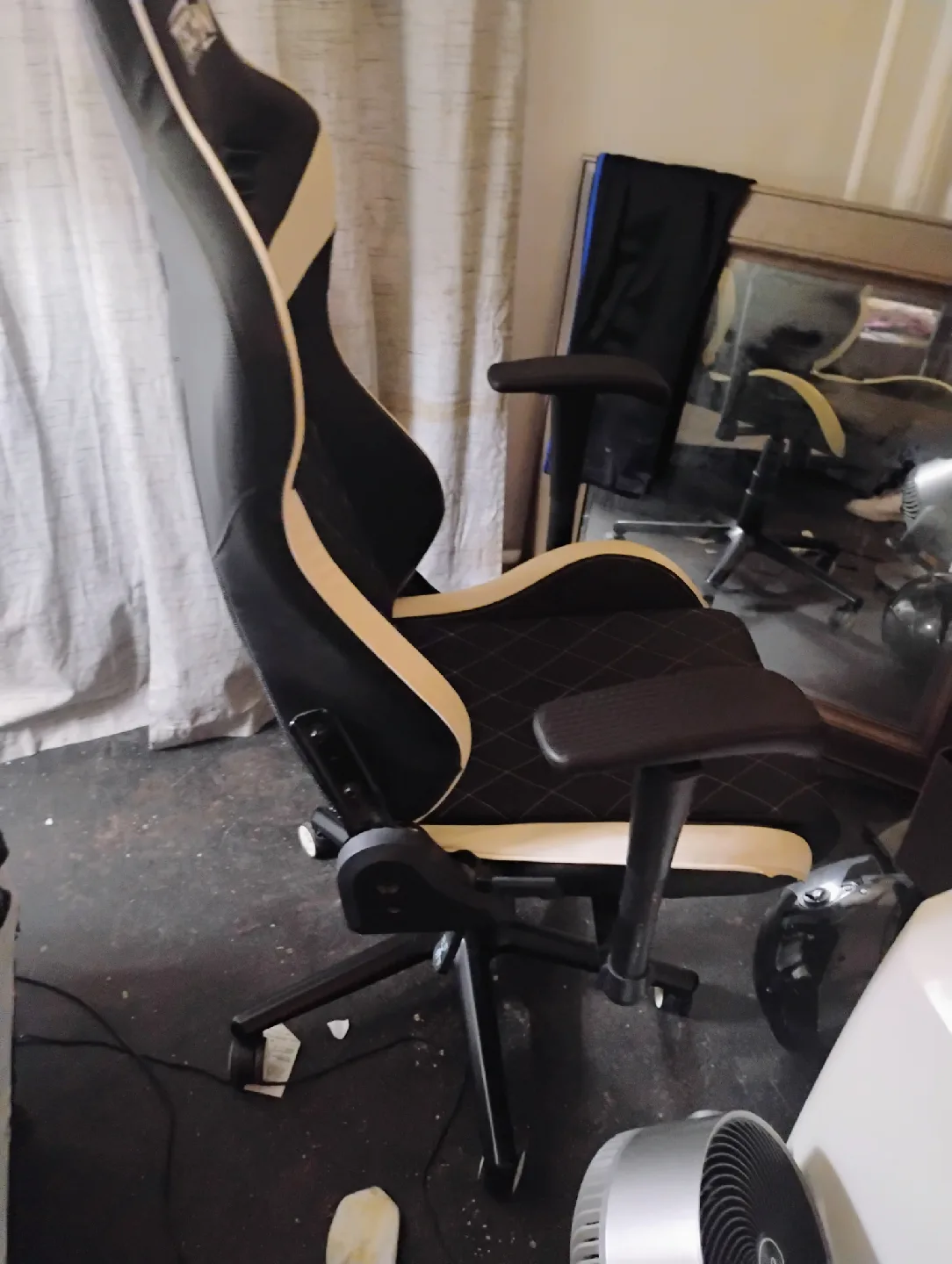 Techni Sport Gaming Chair - Black and White image indicator(4)