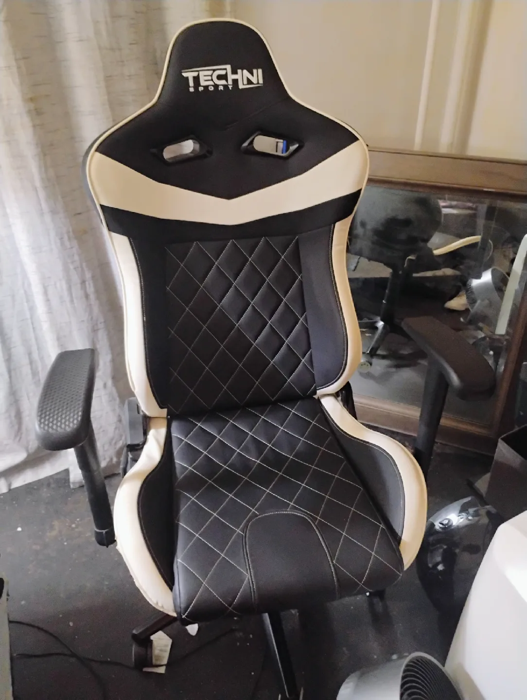 Techni Sport Gaming Chair - Black and White image indicator(5)