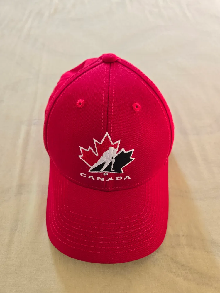 Canada Hockey Hat image indicator(2)