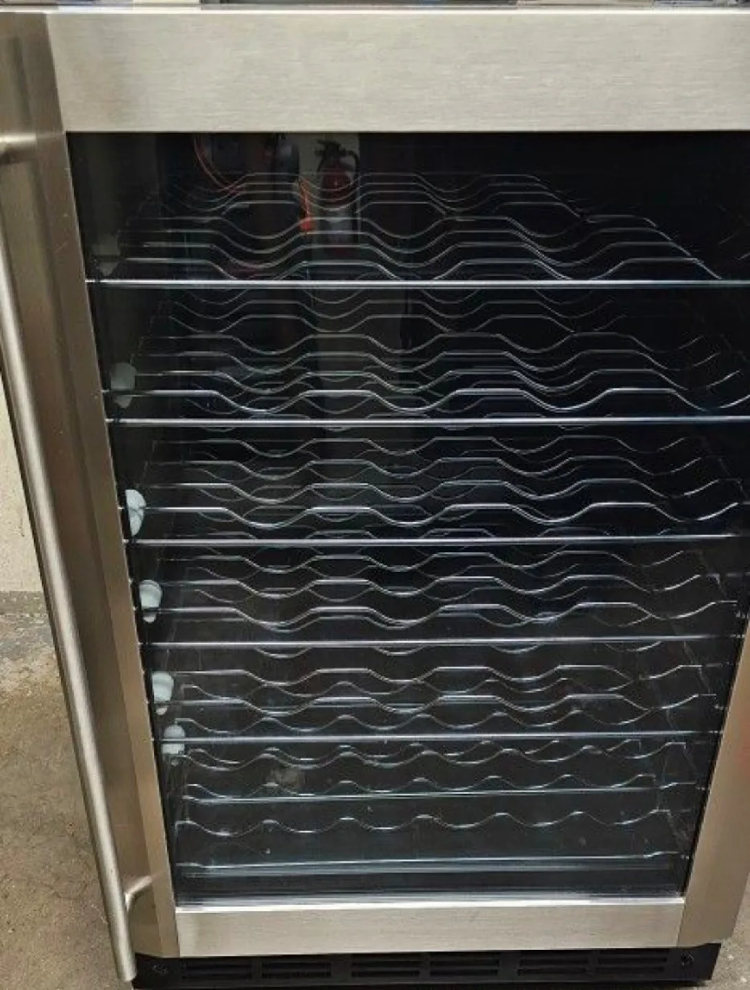 52 Bottle Magic Chef MCWC58DBST Wine Cooler image indicator(3)