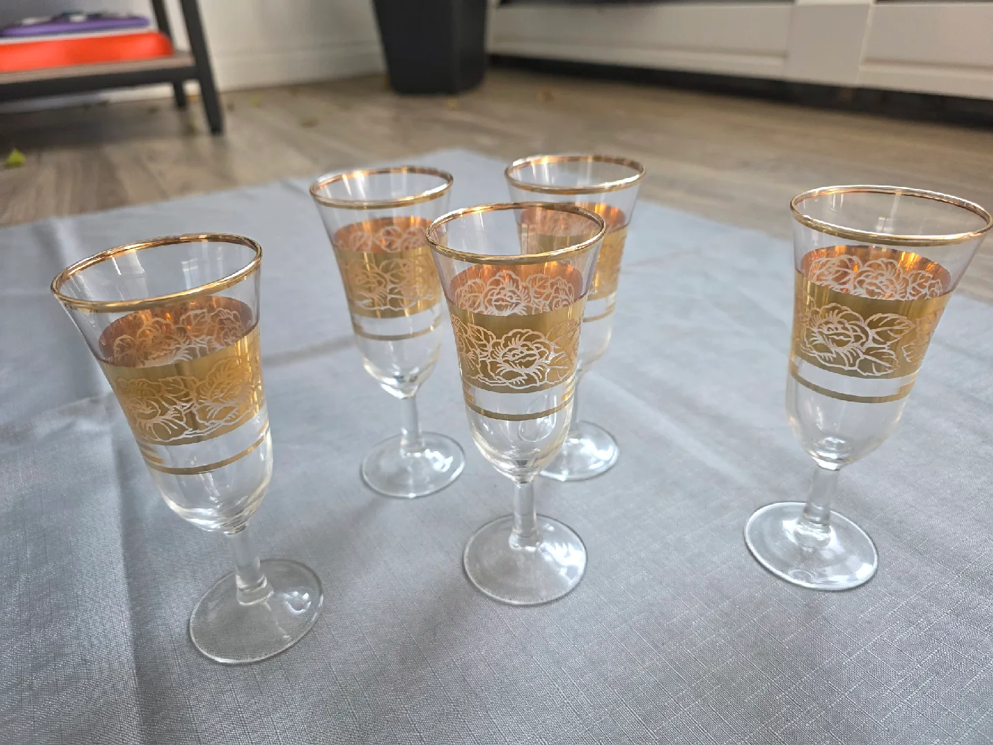 Set of 5 Gold Trimmed Champagne Flutes thumbnail