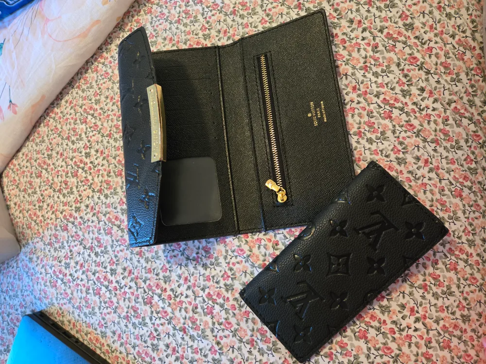 Louis Vuitton Empreinte Leather Wallet image indicator(4)