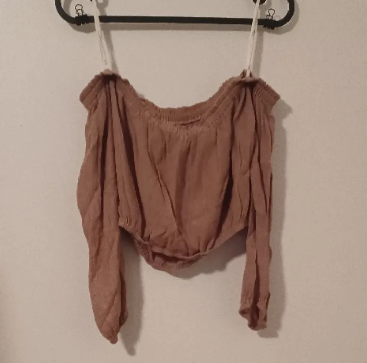 Beige Pink Off-the-Shoulder Top and Pants Set image indicator(3)