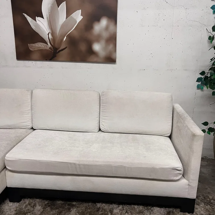 Apartment sectional. L shaped sofa couch. delivery image indicator(3)