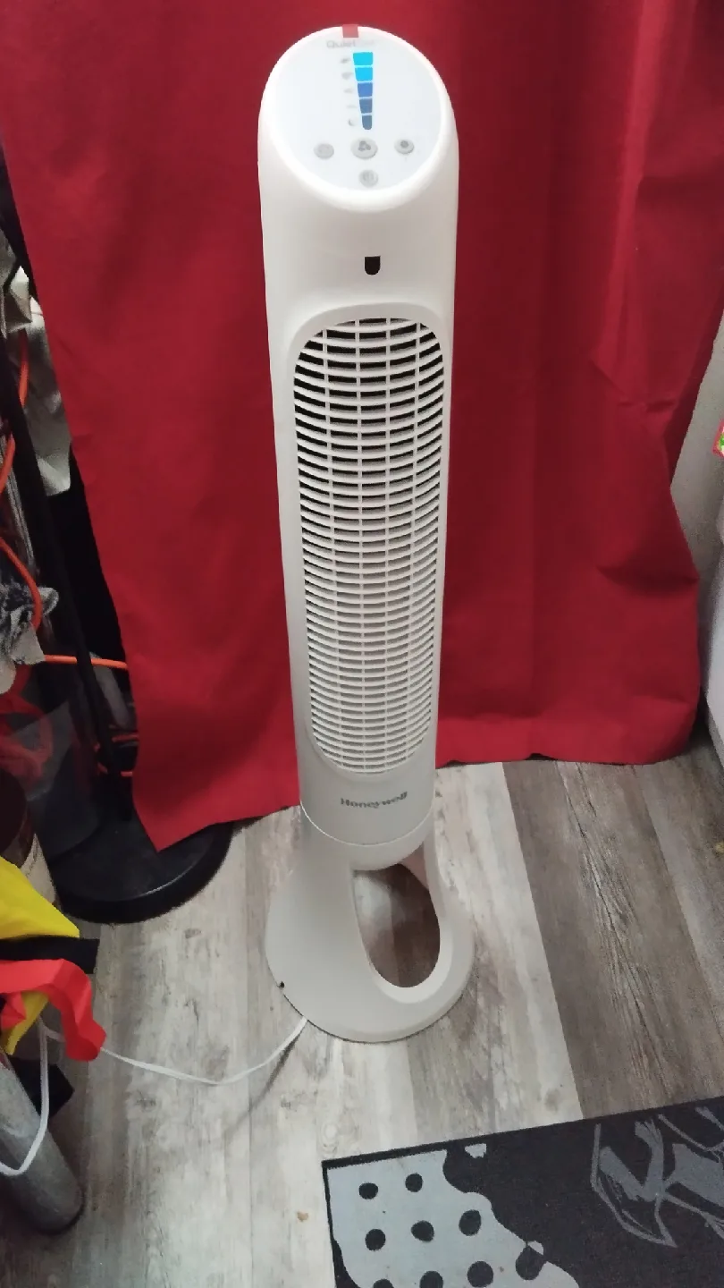Honeywell QuietSet Tower Fan thumbnail