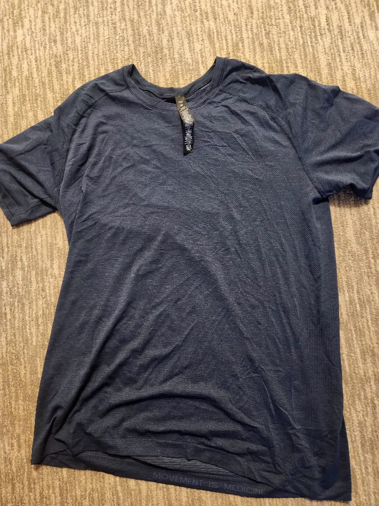 Lululemon Men's T-Shirt thumbnail