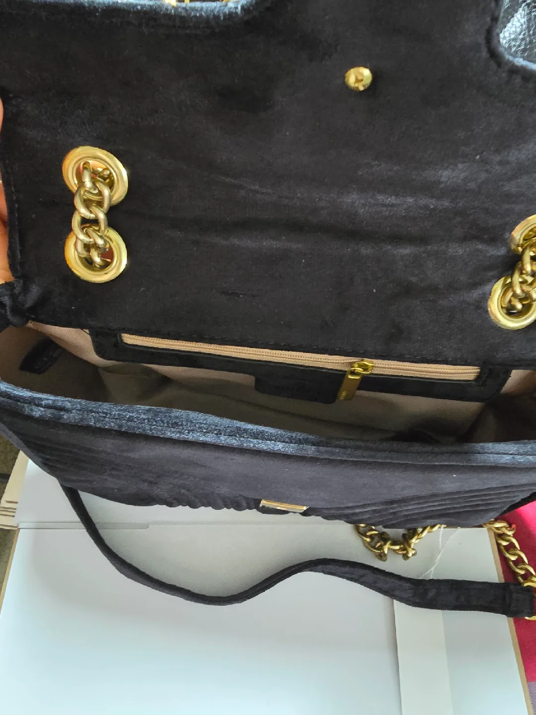 Gucci Velvet Shoulder Bag image indicator(3)