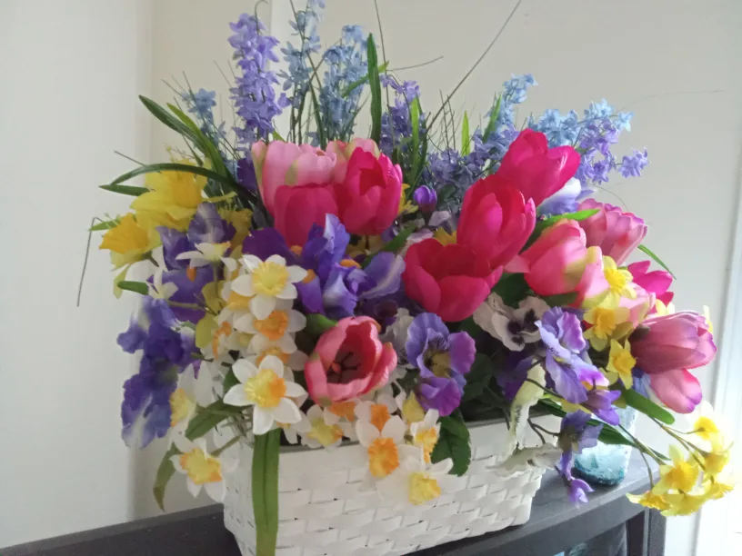 Floral Arrangement in Wicker Basket image indicator(2)