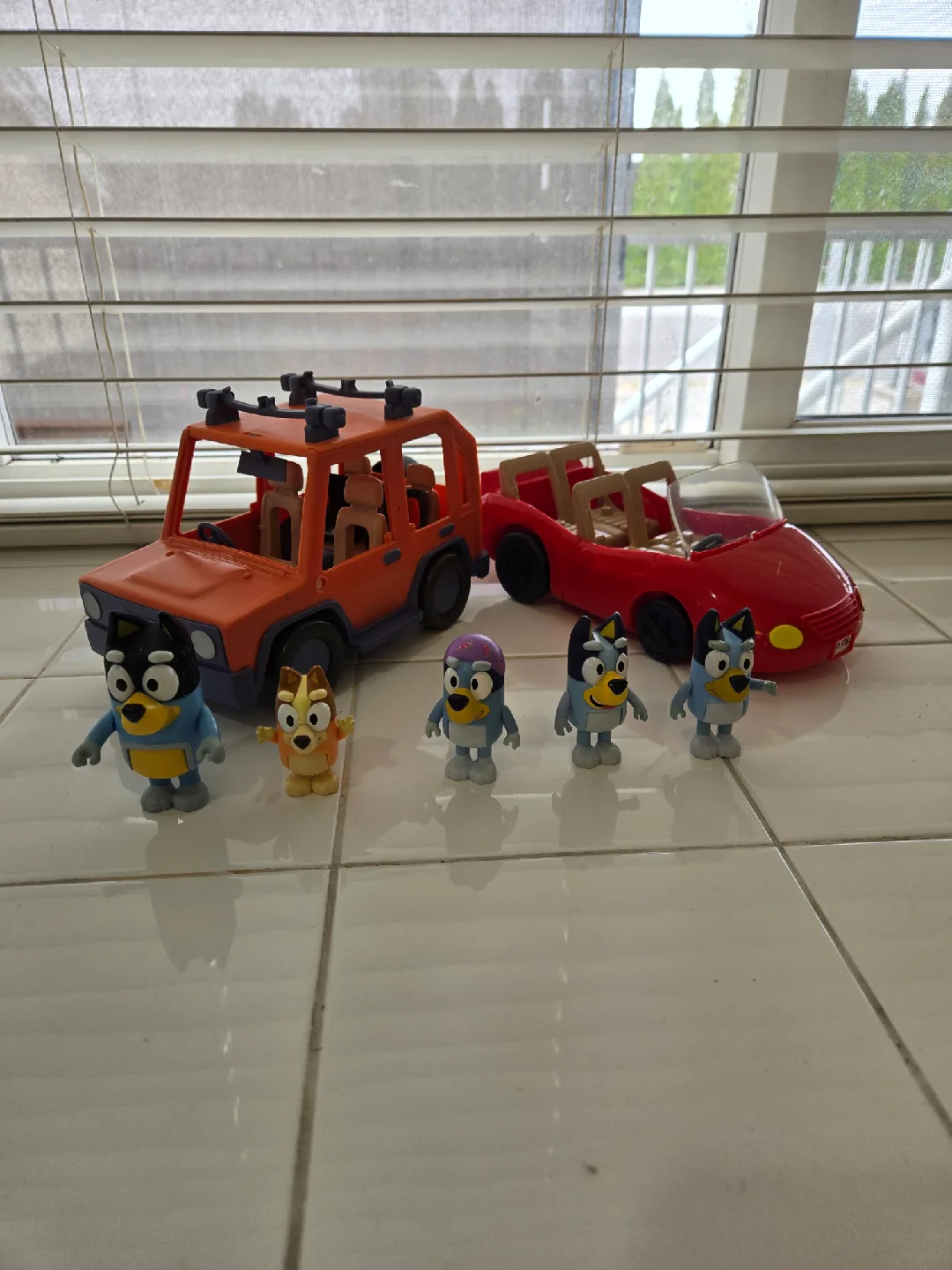 bluey toy lot image indicator(2)