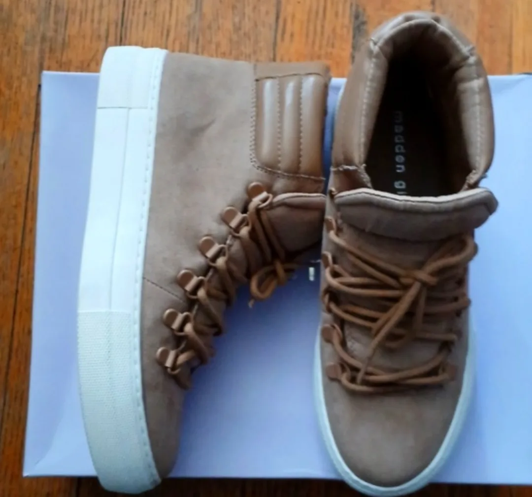 NIB! MADDEN GIRL BREEZY SAND FAB SNEAKER/BOOT image indicator(2)