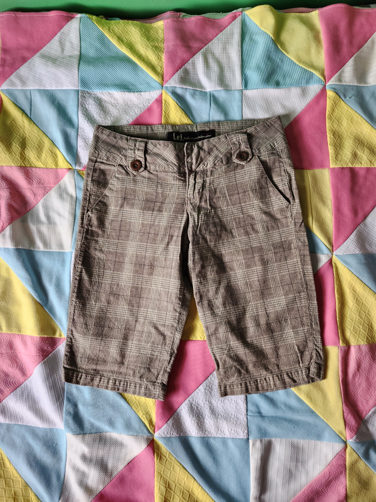 2000s L.e.i brown plaid board shorts