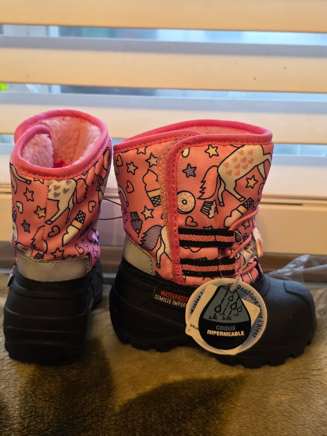 Size 4 Unicorn Winter Boots image indicator(3)