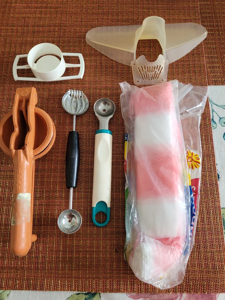 Vintage Kitchen Gadget Set thumbnail