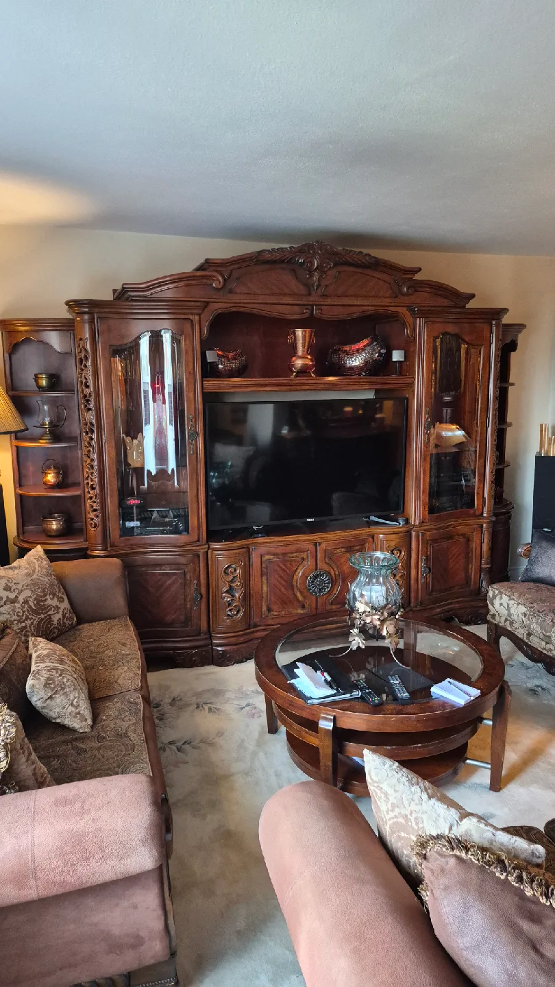 Large Wooden Entertainment Unit image indicator(2)