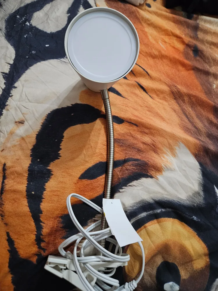 White Clip-on Desk Lamp image indicator(2)