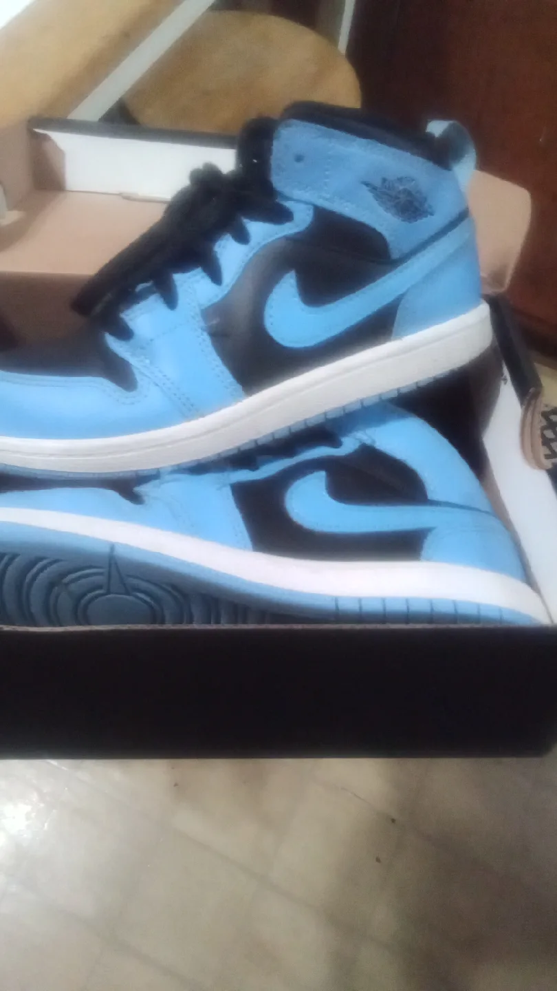 Nike Air Jordan 1 Mid University Blue image indicator(2)