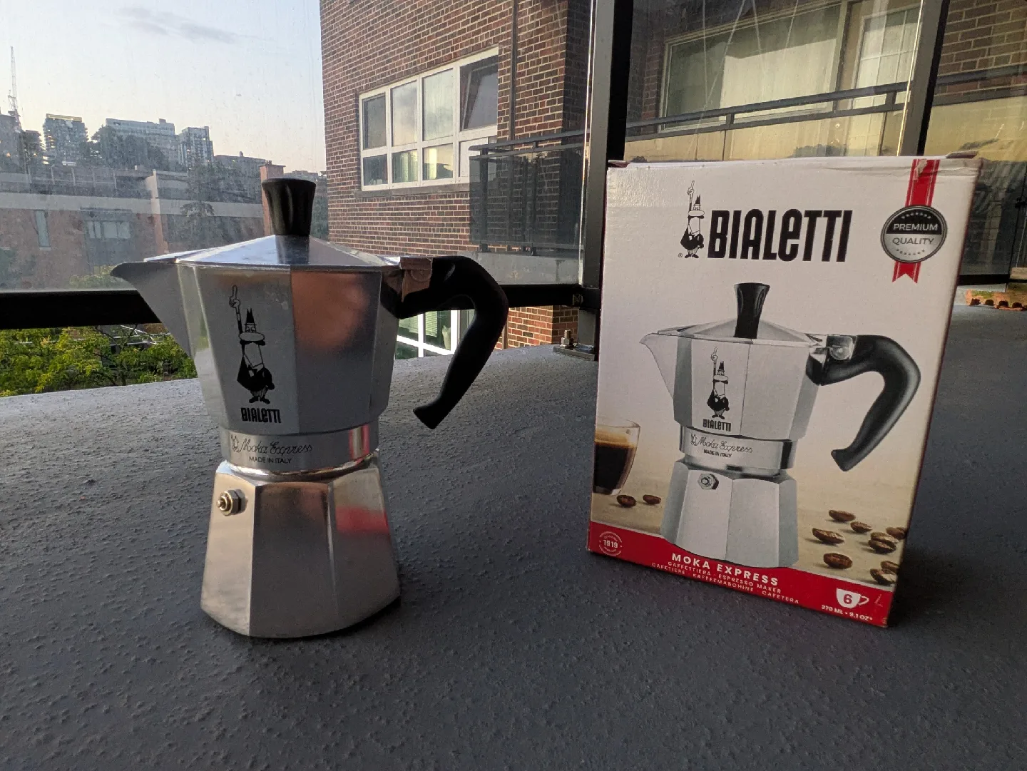 Bialetti Moka Express 6-Cup Stovetop Espresso Maker image indicator(7)