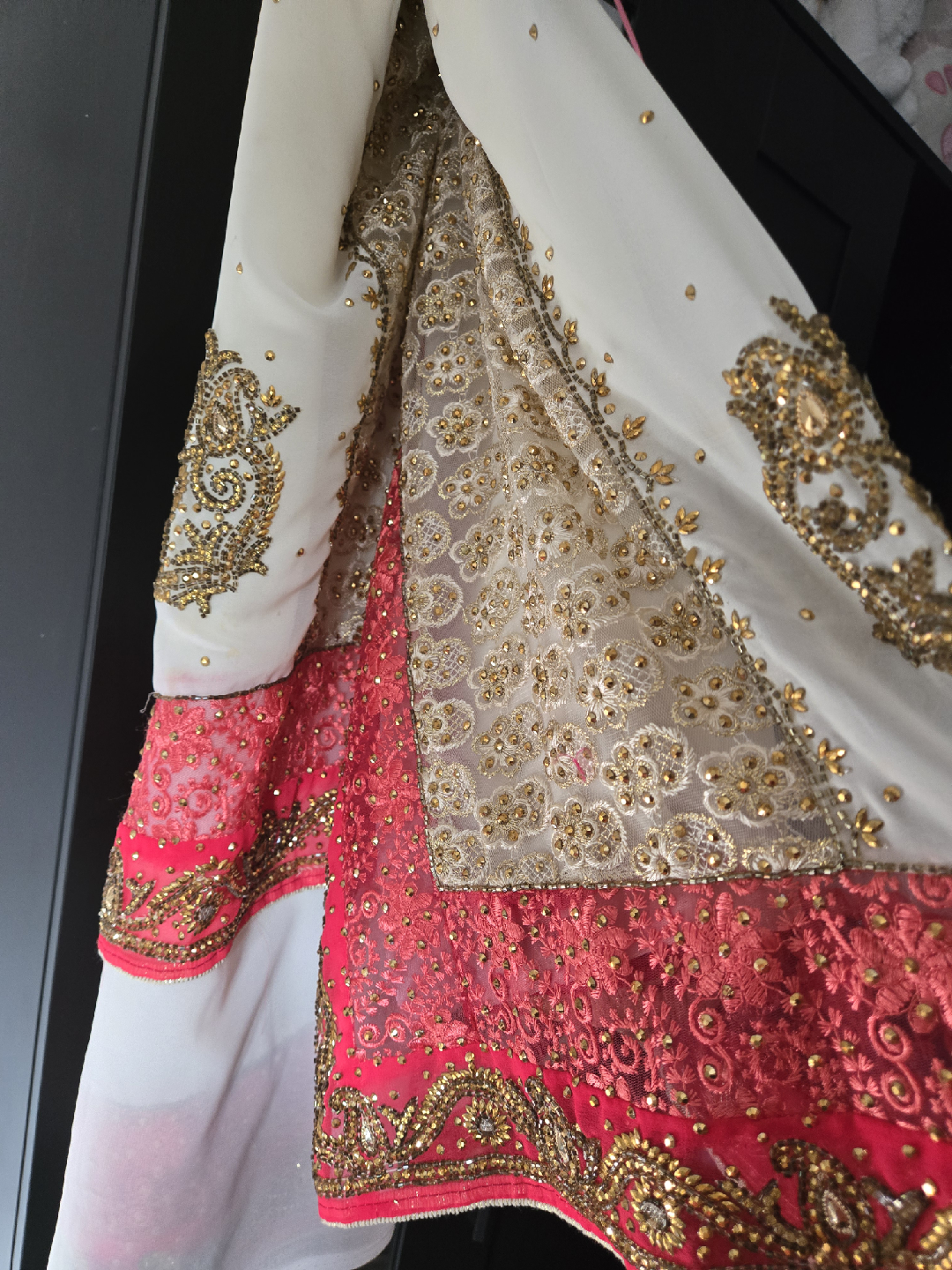 Embroidered White & Pink Sari - photo 2