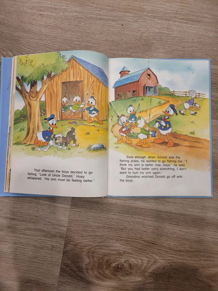 Vintage Disney Fun-To-Read Collectors Set image indicator(5)