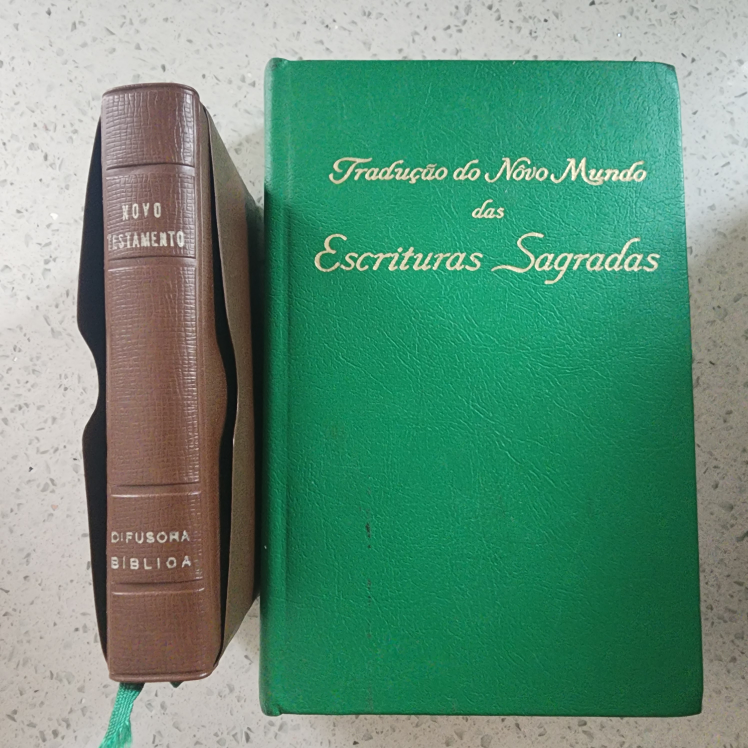 FREEEE Portuguese Bibles /  Music CDs  / VHS tapes - photo 3