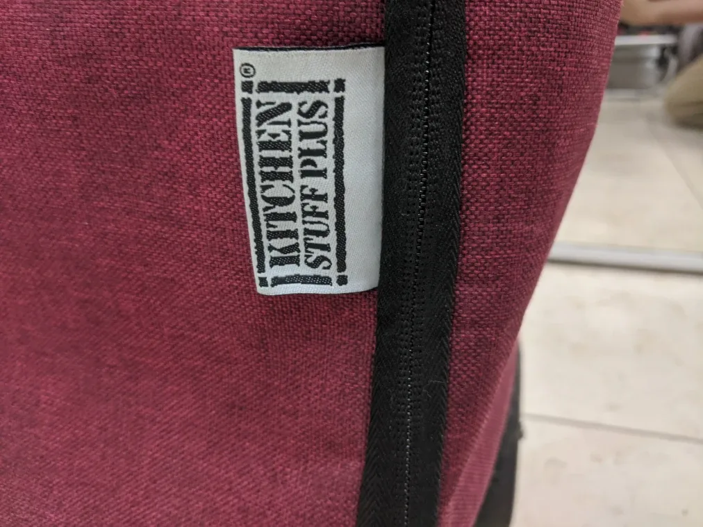 Maroon Rolling Cooler Bag image indicator(8)