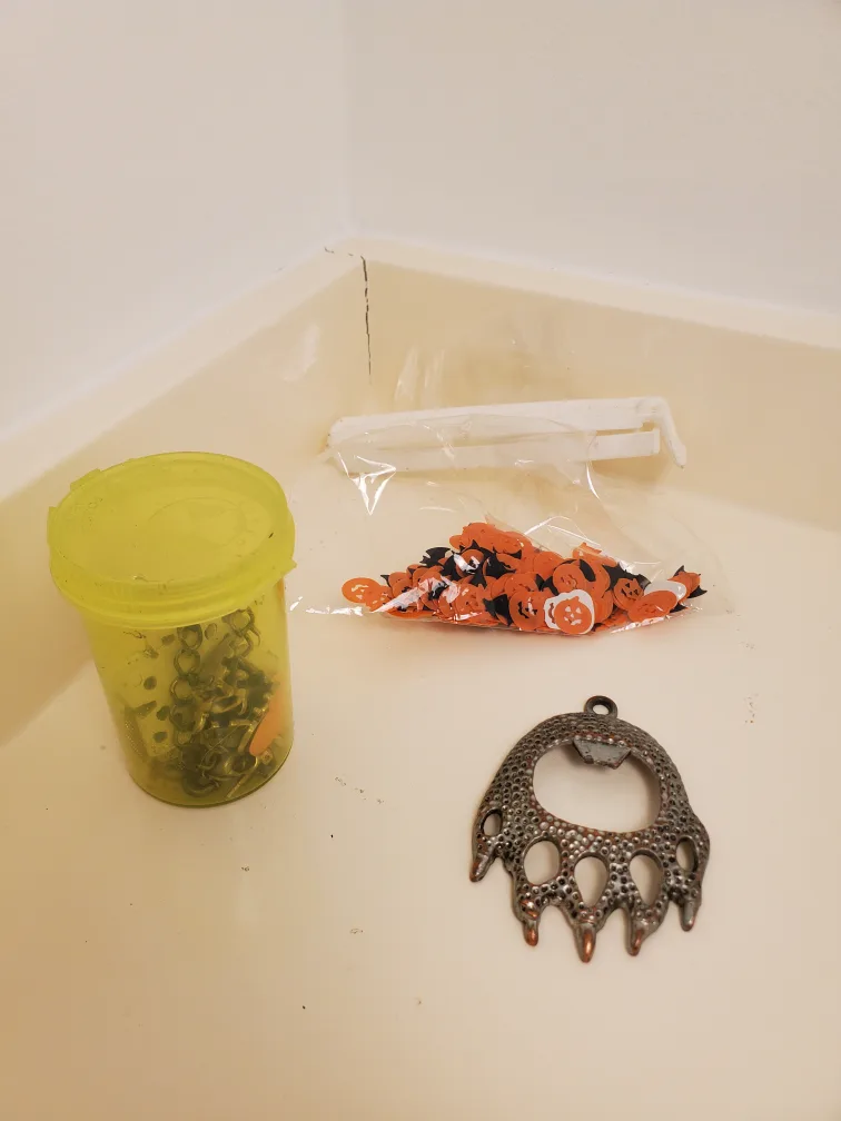 Free Halloween and Craft Supplies thumbnail