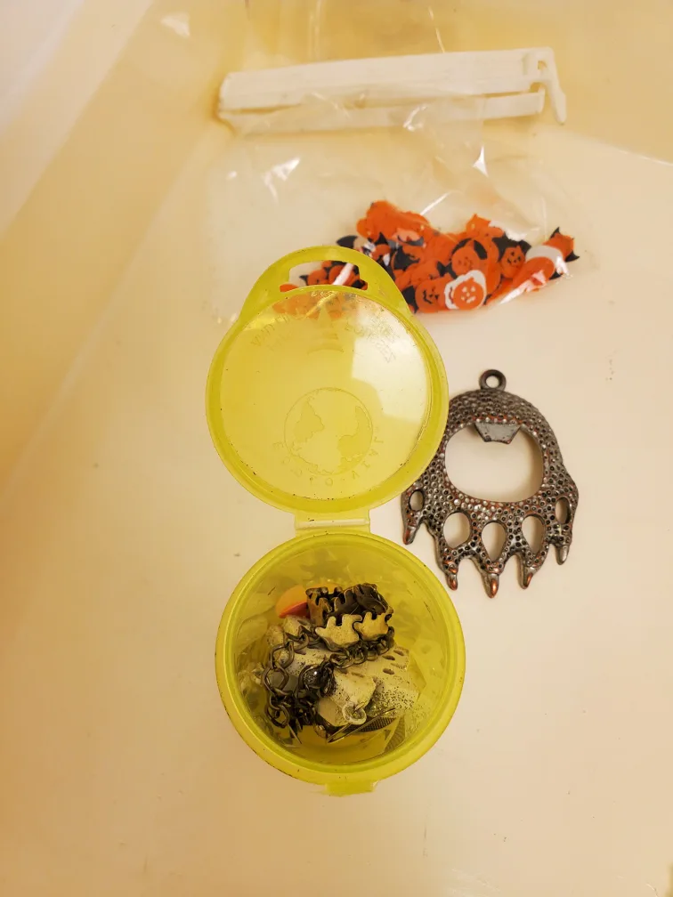 Free Halloween and Craft Supplies image indicator(5)