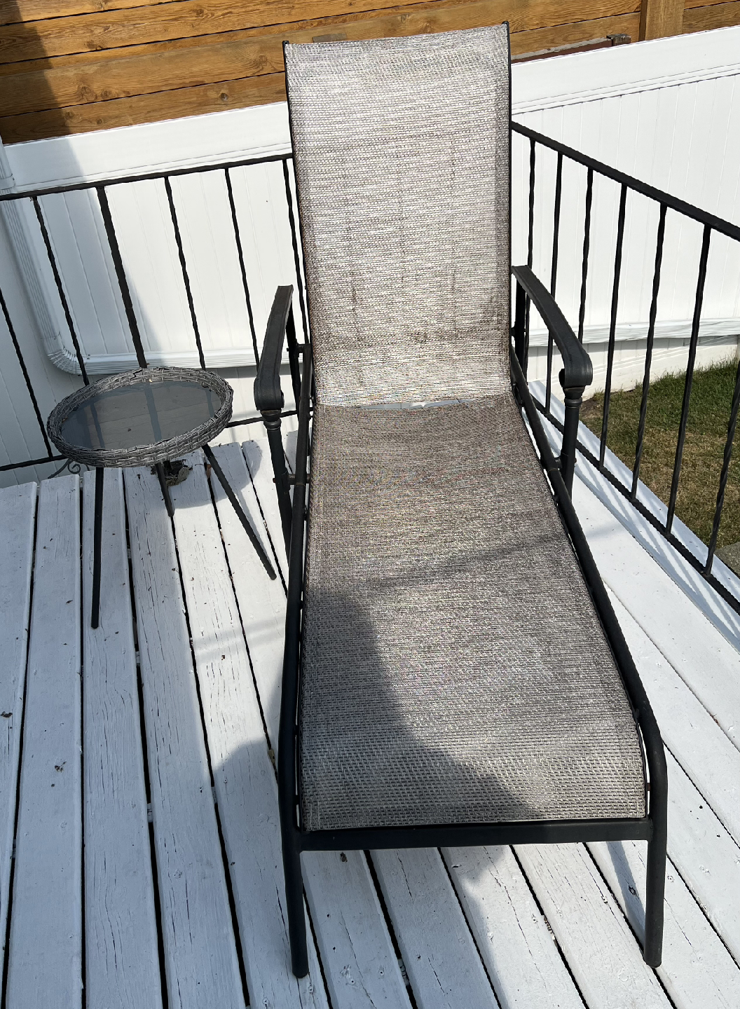 Outdoor Lounge Chair and Table