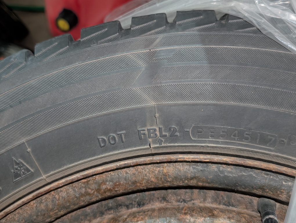 Yokohama IceGuard G51 Winter Tire 245/60R18