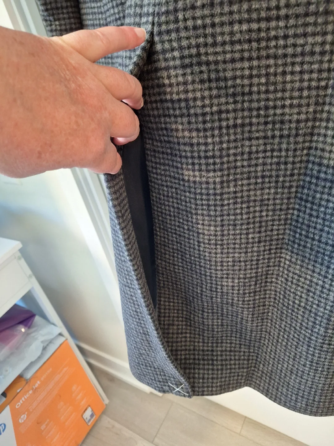 Club Monaco Houndstooth Wool Blend Coat - L image indicator(5)