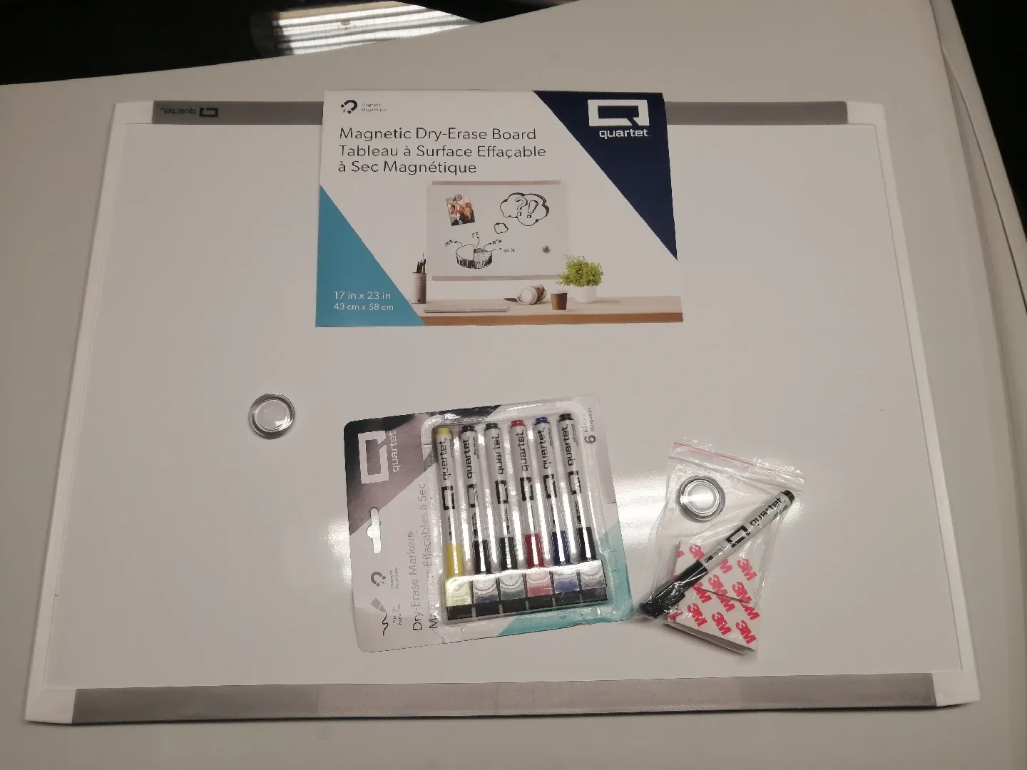 Quartet Magnetic Dry-Erase Board 17x23in + Markers image indicator(2)