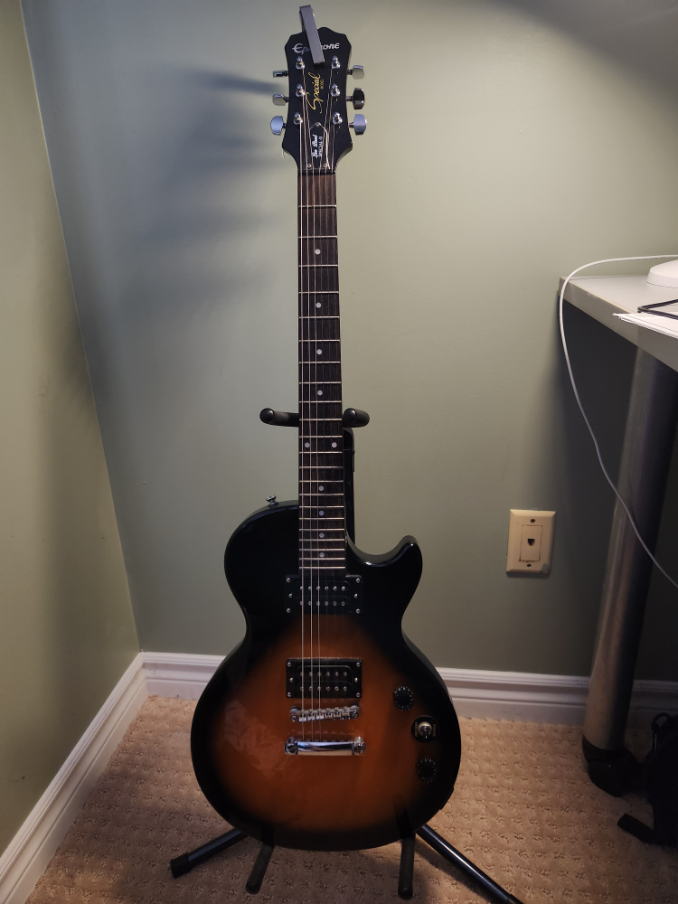 Epiphone Les Paul Special II w/capo and stand