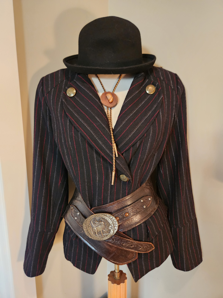 UNISEX Halloween find 4 PIRATES & scallywags!  BELT not for sale - photo 2