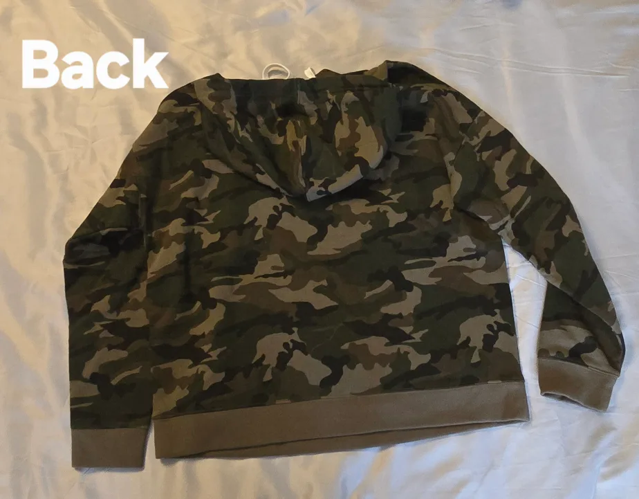 NEW! Camo Print Hoodie! Size L Youth (12-14) image indicator(5)