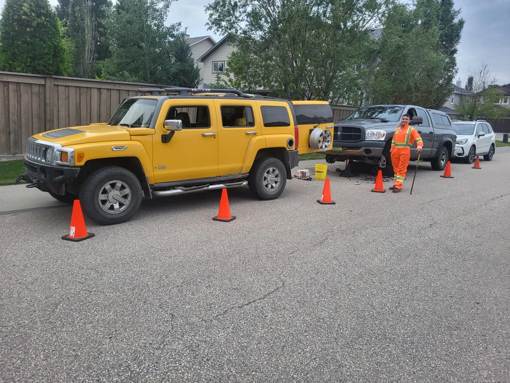 Flat tire repair mobile service or mechanics image indicator(3)