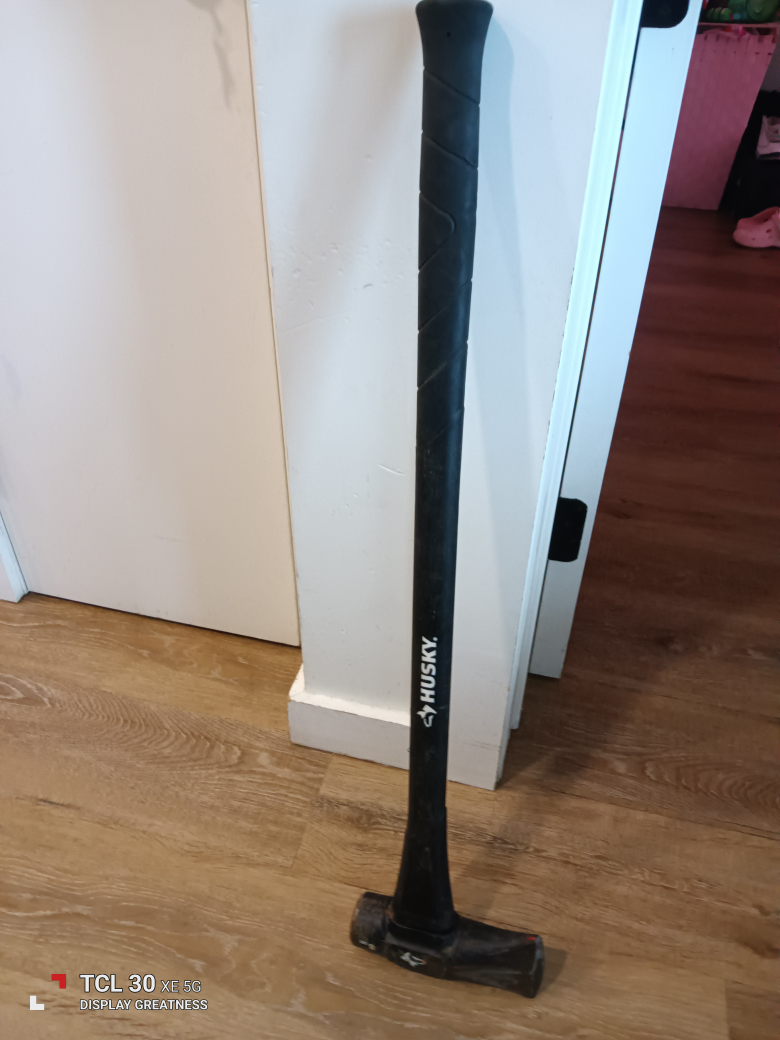 8 lb Husky sledge hammer