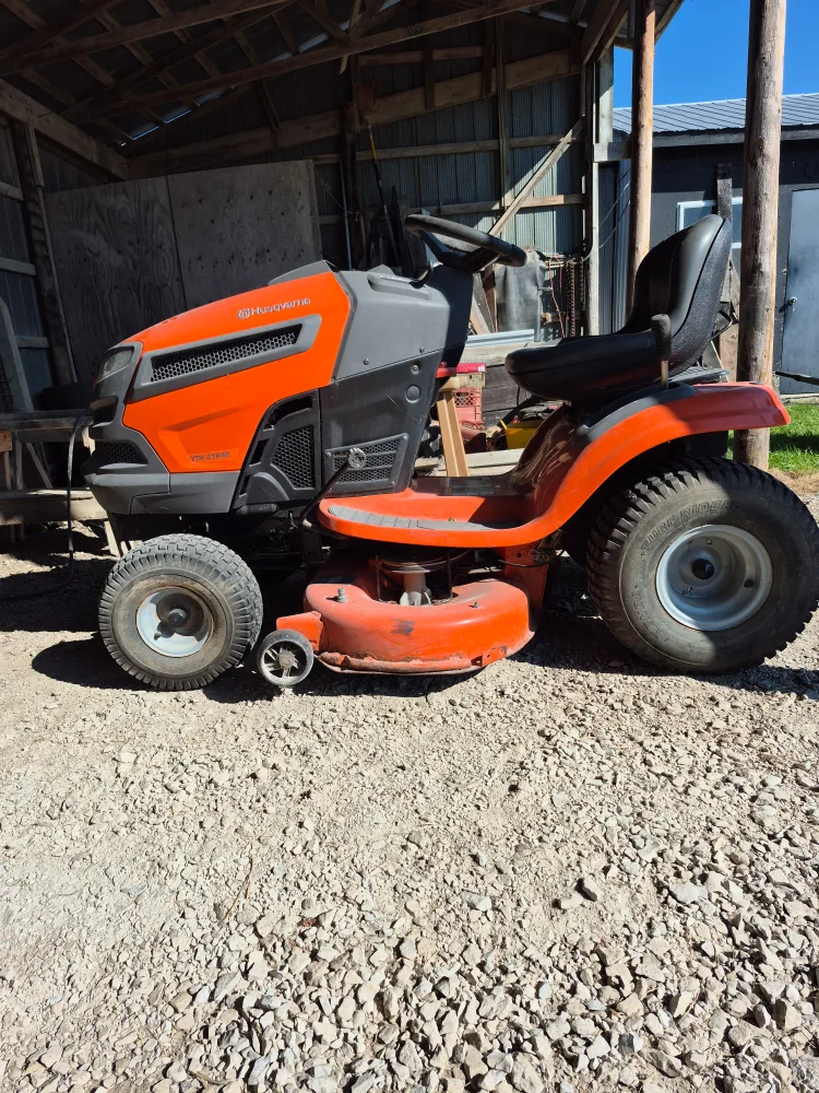 Husqvarna VTH 21K42 Riding Lawn Mower