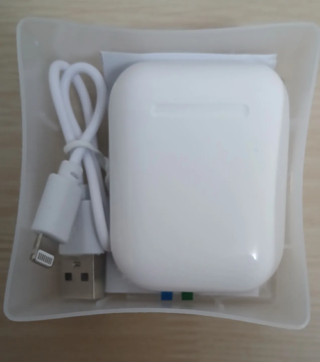 i12 TWS Wireless Earbuds image indicator(2)