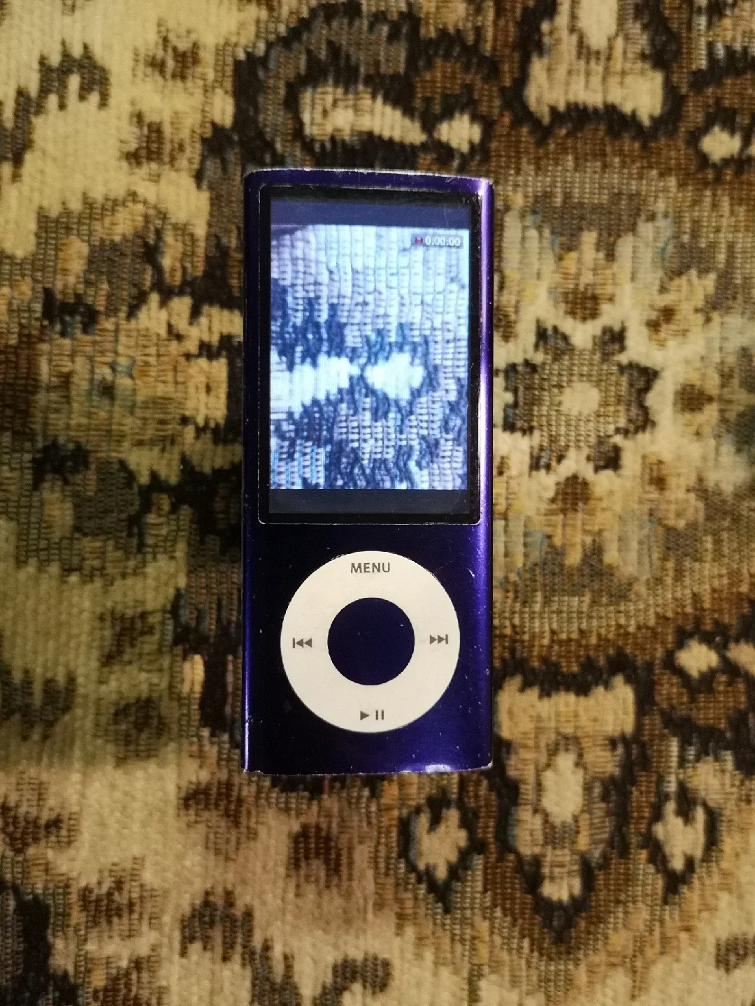 iPod Nano ~ 8GB 5th Generation ~ Camera + Mic image indicator(7)